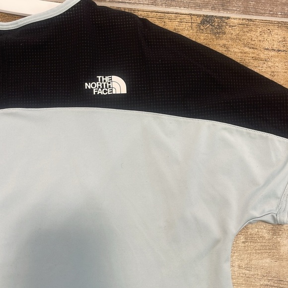 The North Face Women's Blue & Black Cropped Short Sleeve T-Shirt Tee M - Picture 4 of 9